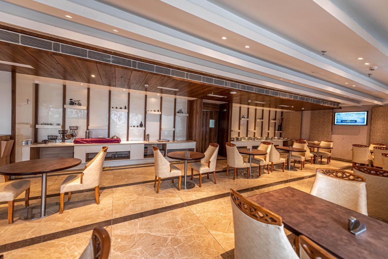 The Elite Lucknow Convention Hotel Екстер'єр фото