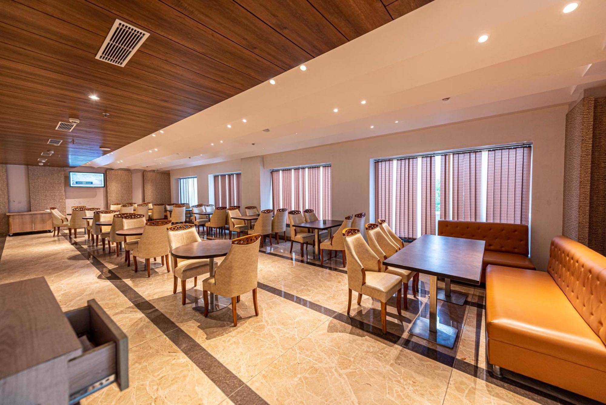 The Elite Lucknow Convention Hotel Екстер'єр фото